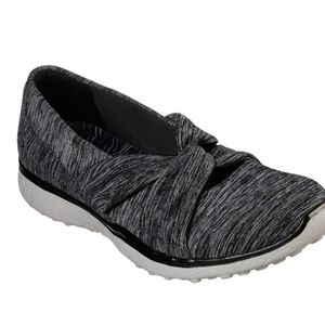 Skechers Wide Microburst Knot Concerned Womens size 9.5